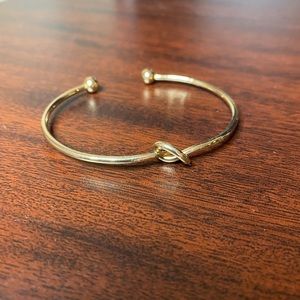 Gold knotted bracelet